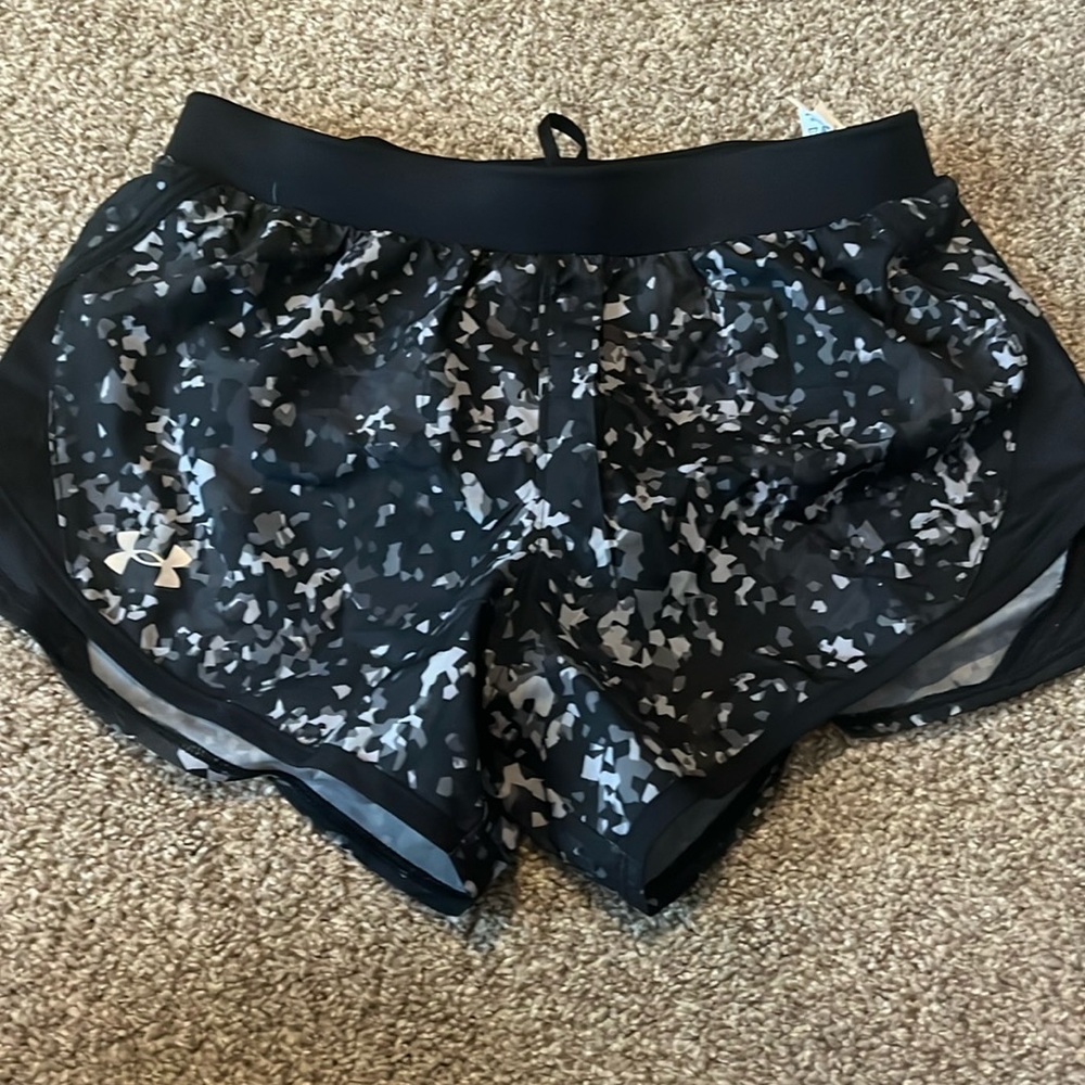 under armor pattern girls shorts size XS